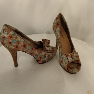 Peach and blue floral Madden girl heels size 10